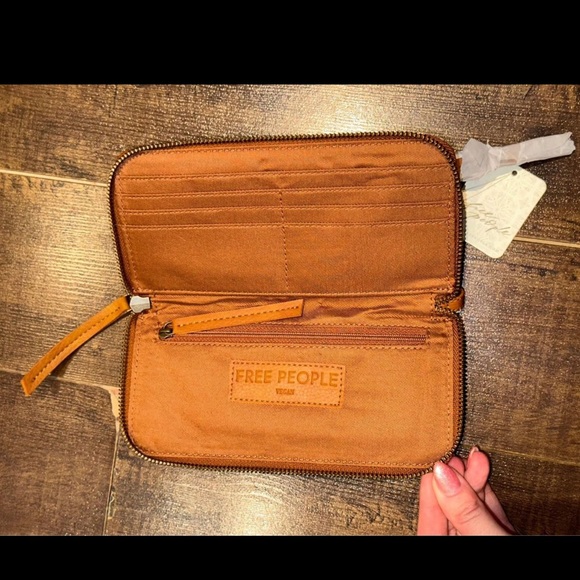 Free People Vegan Wallet New with Tags - Picture 3 of 4